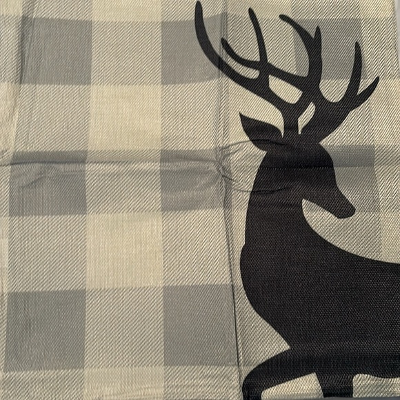 18 x 18 Pillow 4 Cases,Winter Theme, Burlap Feel, Zipper Close, New, Never Used - Picture 4 of 6